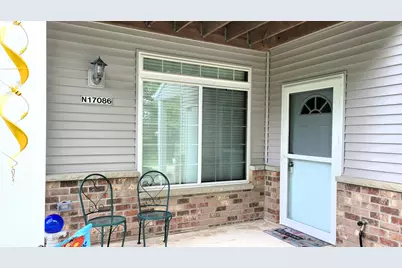 W197N17086  Stonewall Dr, Jackson, WI 53037 - Photo 3