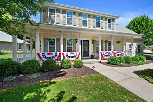304 Woodlands Ct, Hartland, WI 53029 - Photo 1