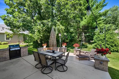 304  Woodlands Ct, Hartland, WI 53029 - Photo 5