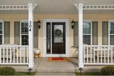 304  Woodlands Ct, Hartland, WI 53029 - Photo 9