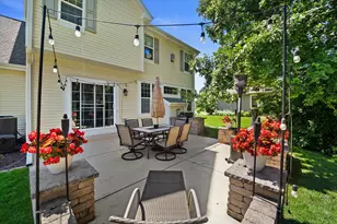304 Woodlands Ct, Hartland, WI 53029 - Photo 3