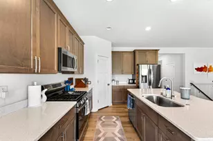 N67W25380 Aspen Ln, Sussex, WI 53089 - Photo 11