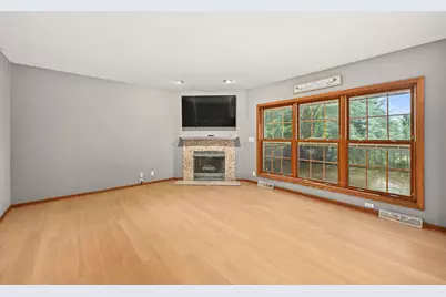 N51W16945  Fair Oak Pkwy, Menomonee Falls, WI 53051 - Photo 11