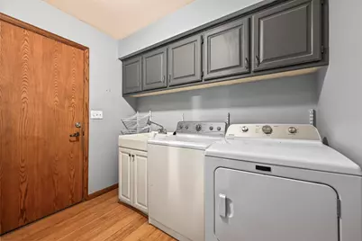N51W16945  Fair Oak Pkwy, Menomonee Falls, WI 53051 - Photo 15