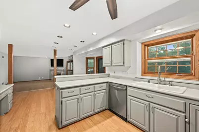 N51W16945  Fair Oak Pkwy, Menomonee Falls, WI 53051 - Photo 7