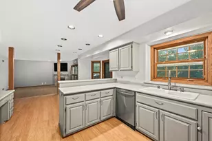 N51W16945 Fair Oak Pkwy, Menomonee Falls, WI 53051 - Photo 7