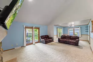 612 Sweetbriar Ln, Watertown, WI 53098 - Photo 3