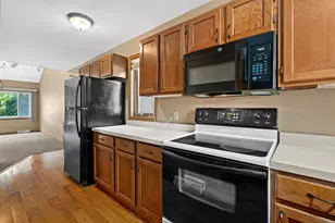 1335 Hickory Dr, Waukesha, WI 53186 - Photo 11