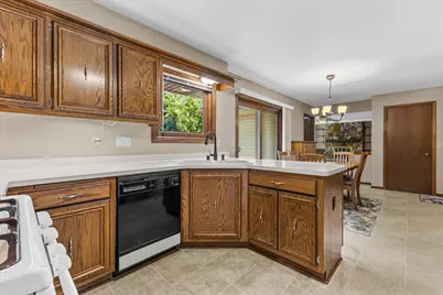3235 S 149th St, New Berlin, WI 53151 - Photo 5