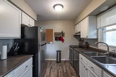 1606  Cliffview Dr, Holmen, WI 54636 - Photo 5