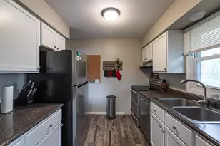 1606 Cliffview Dr, Holmen, WI 54636 - Photo 5