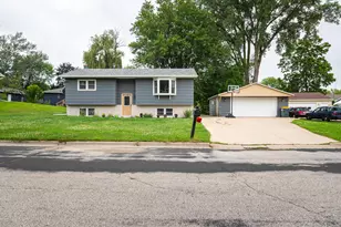 1606 Cliffview Dr, Holmen, WI 54636 - Photo 19