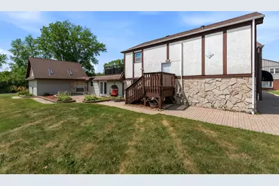 2201  Stonecroft Dr #2203, Grafton, WI 53024 - Photo 25