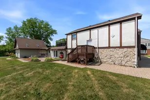 2201 Stonecroft Dr, Grafton, WI 53024 - Photo 25
