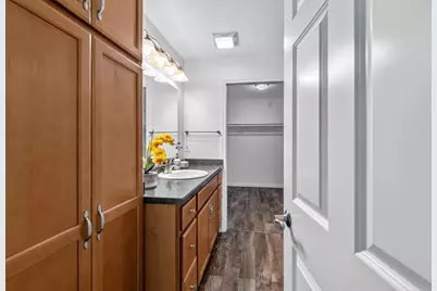 2201  Stonecroft Dr #2203, Grafton, WI 53024 - Photo 17