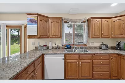 1701  Carrie Ln, West Bend, WI 53095 - Photo 7