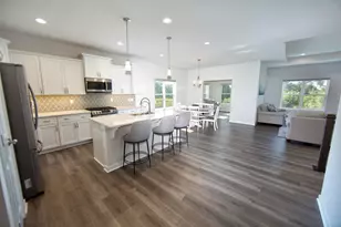 7871 W Park Cir Way, Franklin, WI 53132 - Photo 3