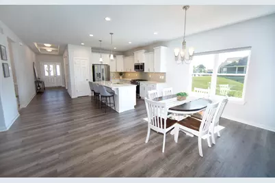 7871 W Park Cir Way, Franklin, WI 53132 - Photo 5