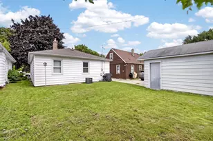 2304 James Blvd, Racine, WI 53403 - Photo 7