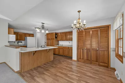 317 E Antoine Dr, Port Washington, WI 53074 - Photo 5