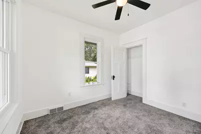 524 E Oak St, Juneau, WI 53039 - Photo 25