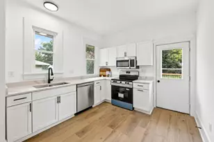 524 E Oak St, Juneau, WI 53039 - Photo 9