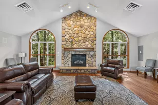 2105 Pine Ridge Ct, Grafton, WI 53024 - Photo 21