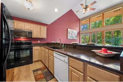 N89W16329  Main St #8, Menomonee Falls, WI 53051 - Photo 9