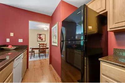 N89W16329  Main St #8, Menomonee Falls, WI 53051 - Photo 11