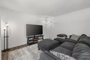 W157N11054 Tinkers Ct, Germantown, WI 53022 - Photo 5