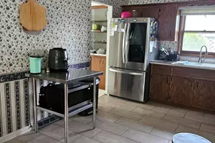 5646 S 45th St, Greenfield, WI 53220 - Photo 5