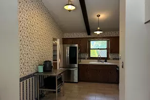 5646 S 45th St, Greenfield, WI 53220 - Photo 7