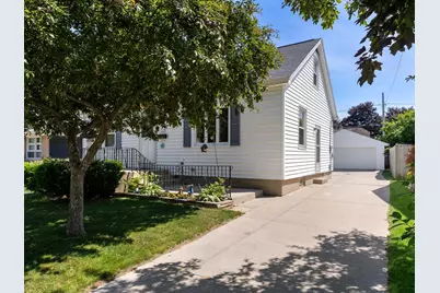 1717  Green St, Manitowoc, WI 54220 - Photo 3