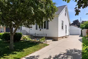 1717 Green St, Manitowoc, WI 54220 - Photo 3