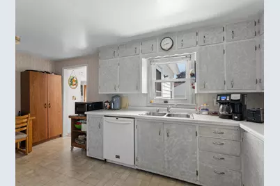 1717  Green St, Manitowoc, WI 54220 - Photo 9