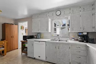 1717 Green St, Manitowoc, WI 54220 - Photo 9
