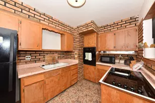 8605 W Lawrence Ave, Milwaukee, WI 53225 - Photo 7