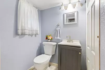 2803 W Burnham St, Milwaukee, WI 53215 - Photo 21