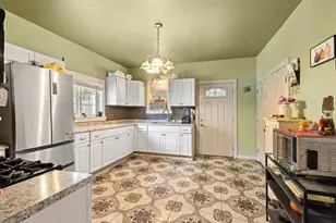 2803 W Burnham St, Milwaukee, WI 53215 - Photo 9