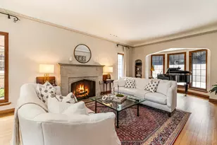 5859 N Maitland Ct, Whitefish Bay, WI 53217 - Photo 3
