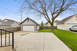 1721 N 21st St, Milwaukee, WI 53205 - Photo 21