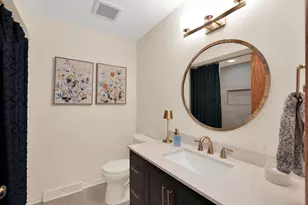 8381 S 15th Ave, Oak Creek, WI 53154 - Photo 11