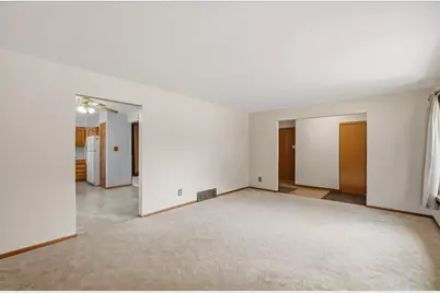 6112 S Indiana Ave, Cudahy, WI 53110 - Photo 7