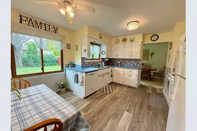 607  Poppy St, Oconomowoc, WI 53066 - Photo 5