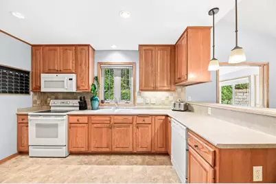 208  Endfield Cir, Waukesha, WI 53186 - Photo 13