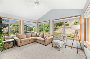 208 Endfield Cir, Waukesha, WI 53186 - Photo 17