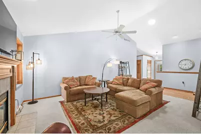 208  Endfield Cir, Waukesha, WI 53186 - Photo 7