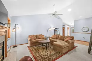 208 Endfield Cir, Waukesha, WI 53186 - Photo 7