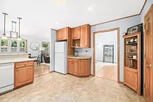 208 Endfield Cir, Waukesha, WI 53186 - Photo 15