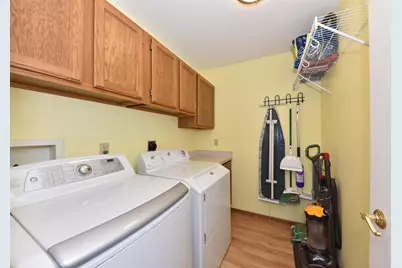 W65N296  Lincoln Ct, Cedarburg, WI 53012 - Photo 17